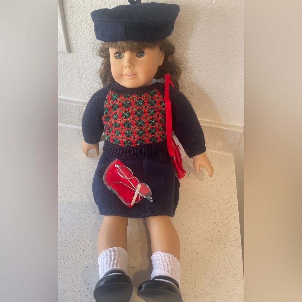 Retired American Girl Molly Doll with Neck Stamp & Outfit - Picture 2 of 4